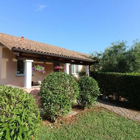 Holiday home Melisa Mit Salzwasserpool In *